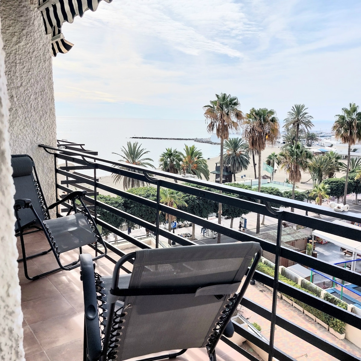 马贝拉海滨公寓（ Great Beachfront Apartment in Marbella Full Center ）