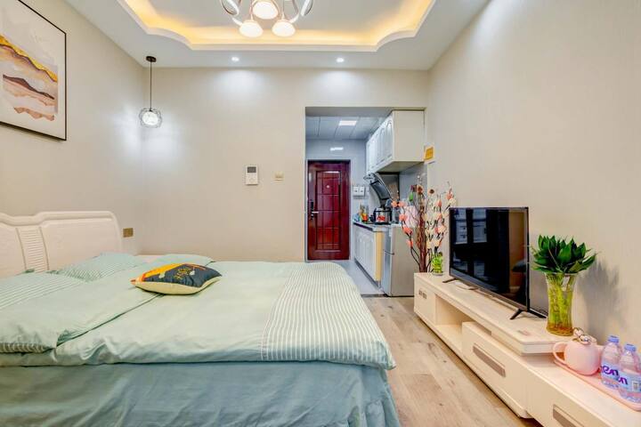 丽江古城边现代简约风格大床房电梯单身公寓213