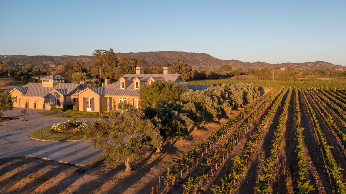 The Attune Estate- Private Estate on Vineyard