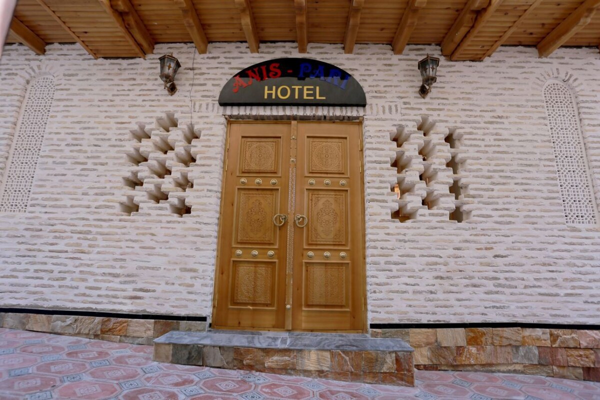 Anis-Pari hotel