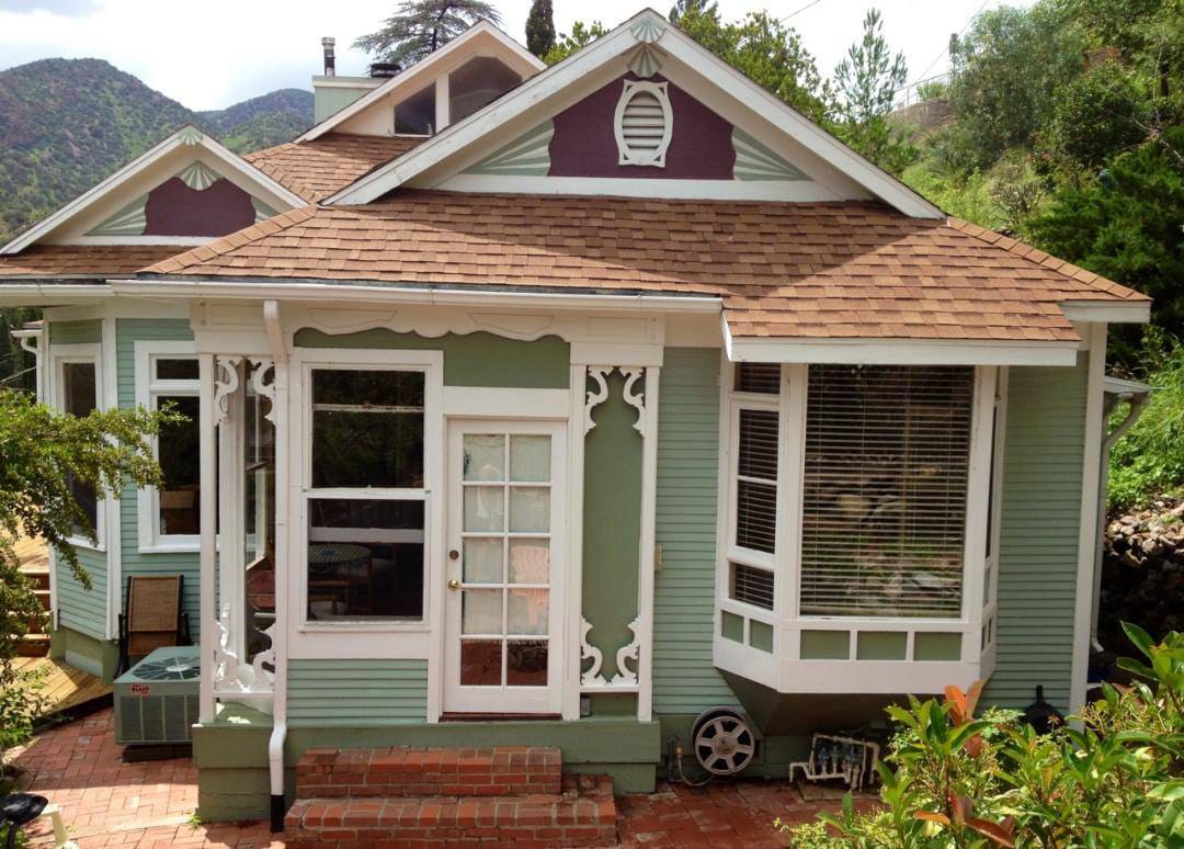 The Perfect Weekender Victorian with views & deck!