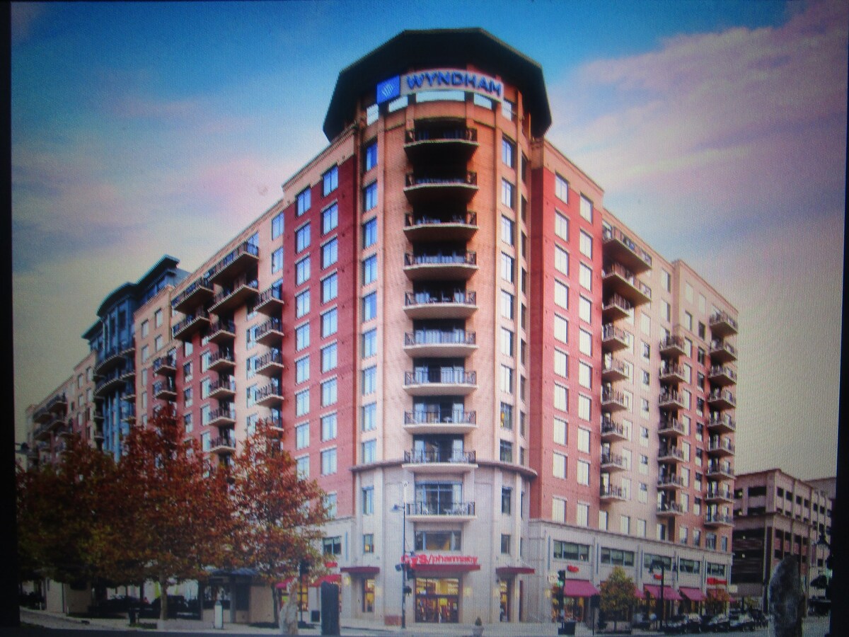 NATIONAL HARBOR THREE BEDROOM WITH BALCONY