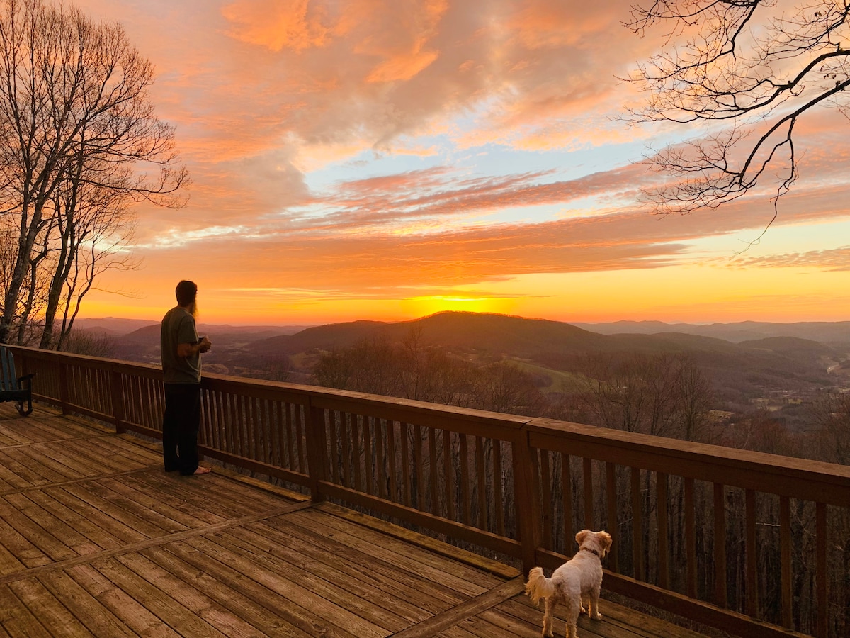 Bear Feet Retreat West Jefferson,热水浴缸, slps22