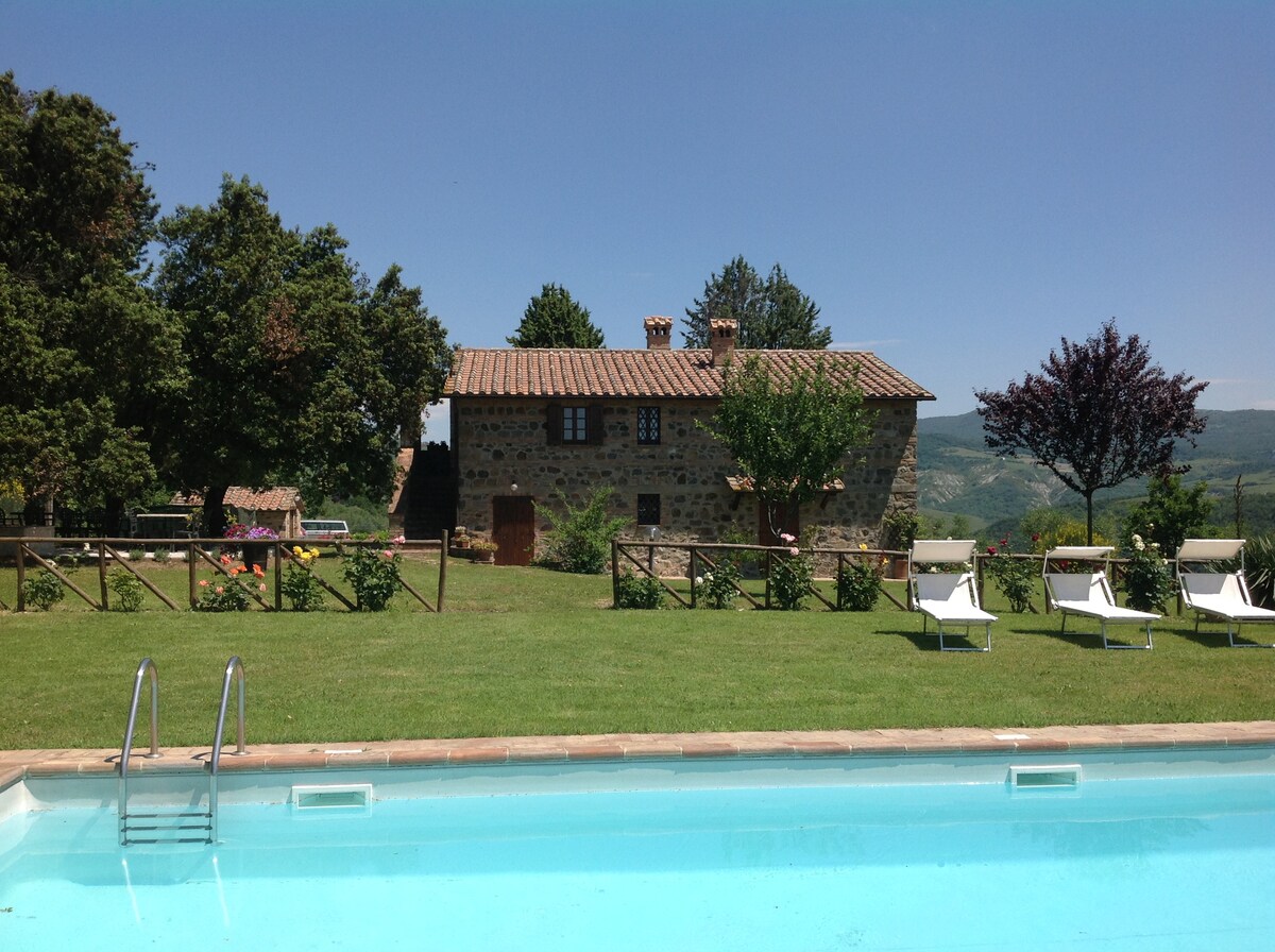 CASALE DI CAMPAGNA IN VAL D'ORCIA