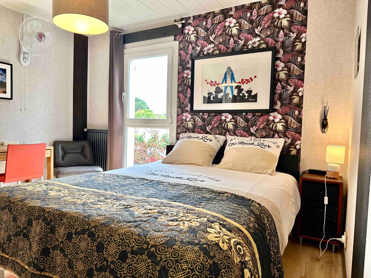 Chambre privée dans une villa calme. # II