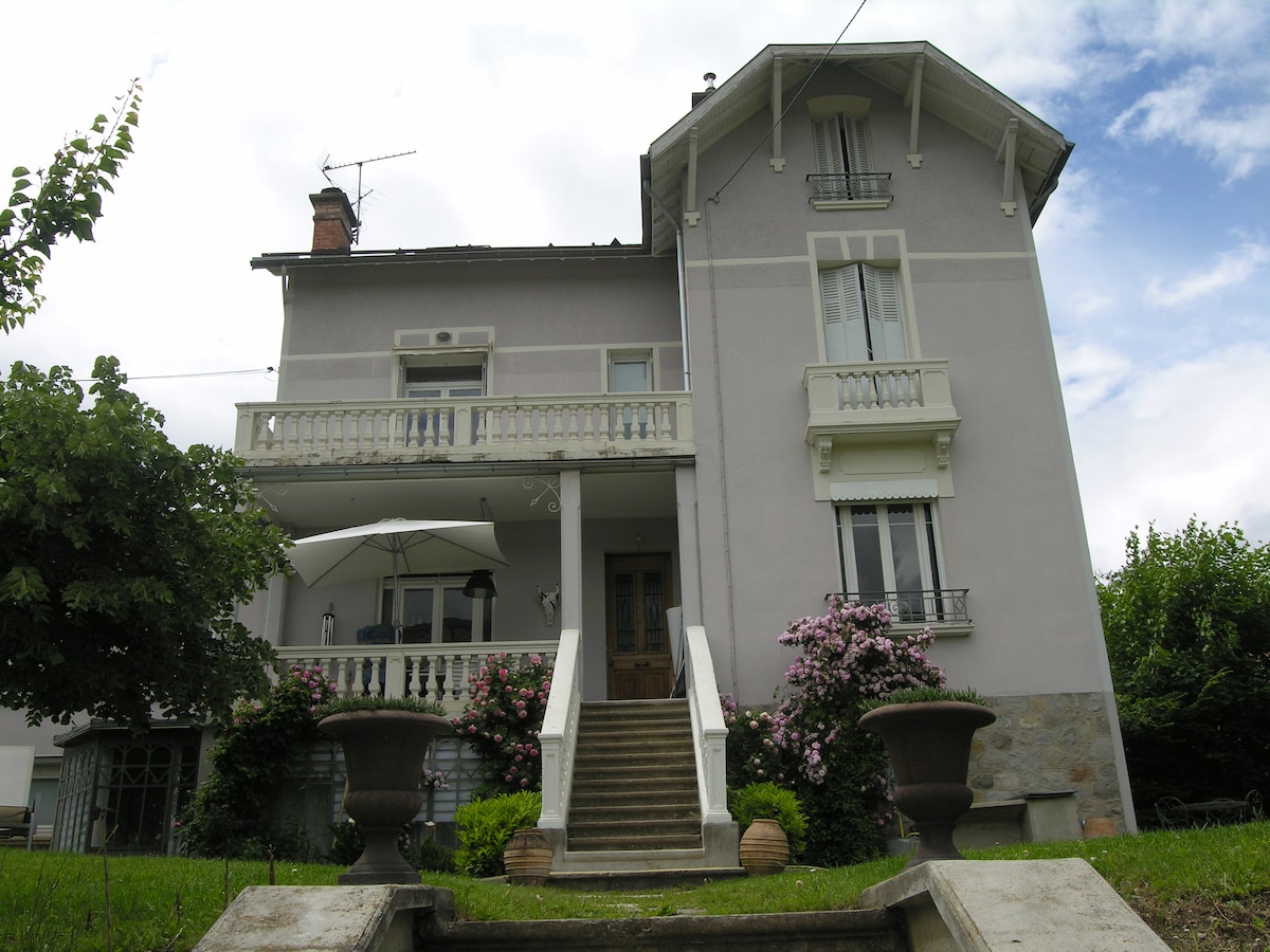 Maison bourgeoise avec piscine au cœur des Alpes