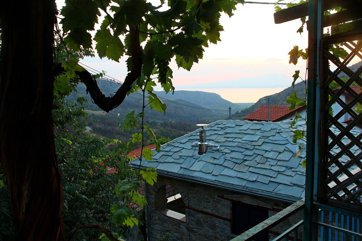 Traditional house in Kazaviti with sea view