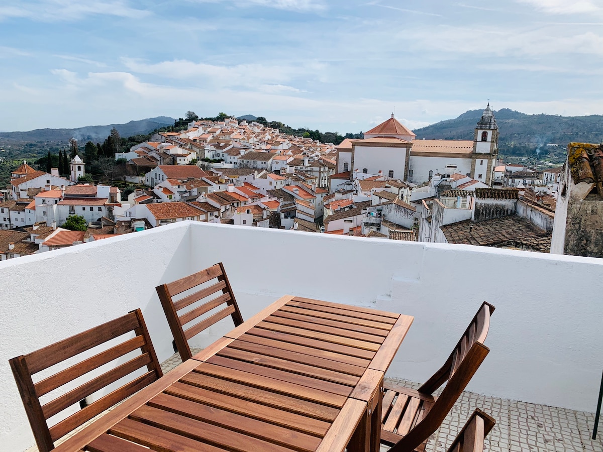 Casa do Castelo (House by the Castle)