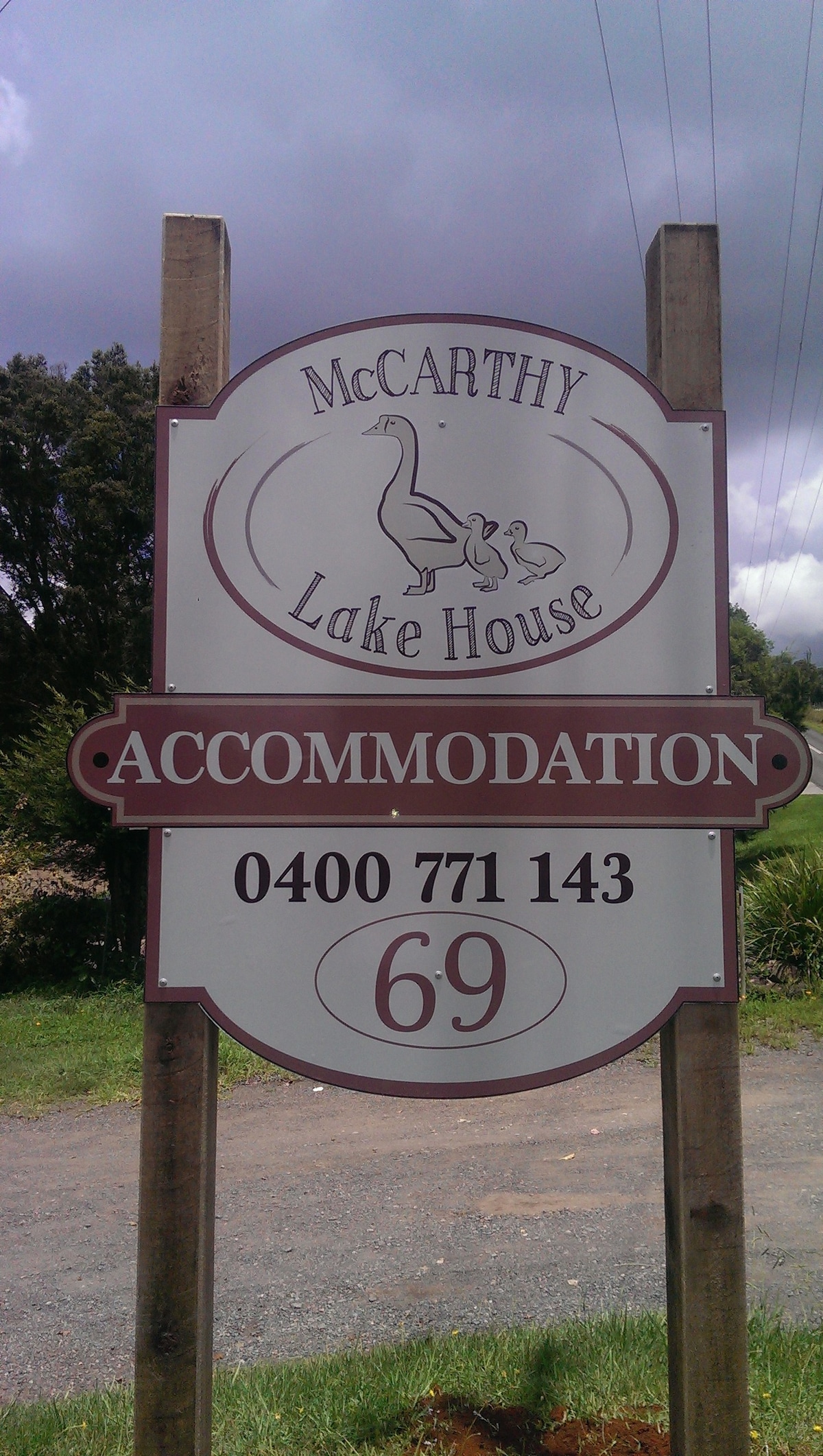 McCarthy Lake House Maleny是一个远离您的房源
