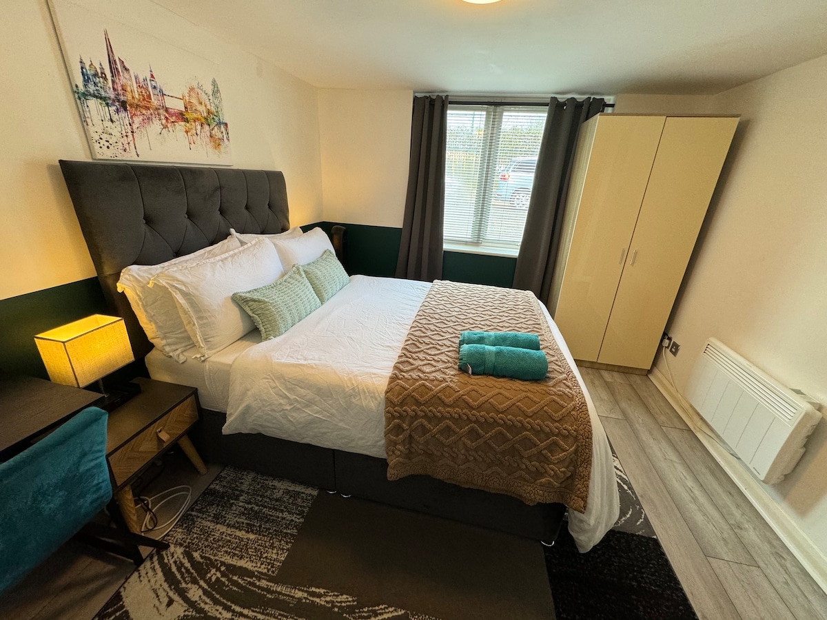 Lovely Bedroom in London near Tube Station