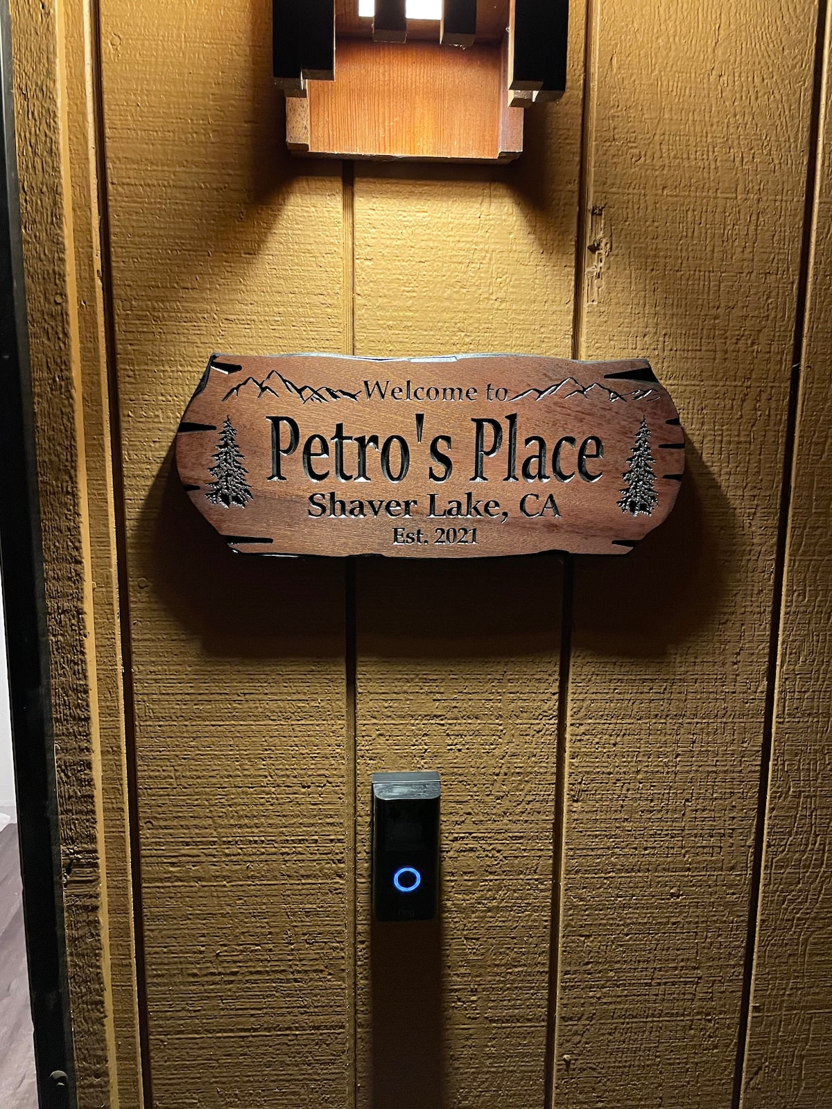 「Petro 's Place ， Shaver公寓。距离湖泊仅几分钟车程！