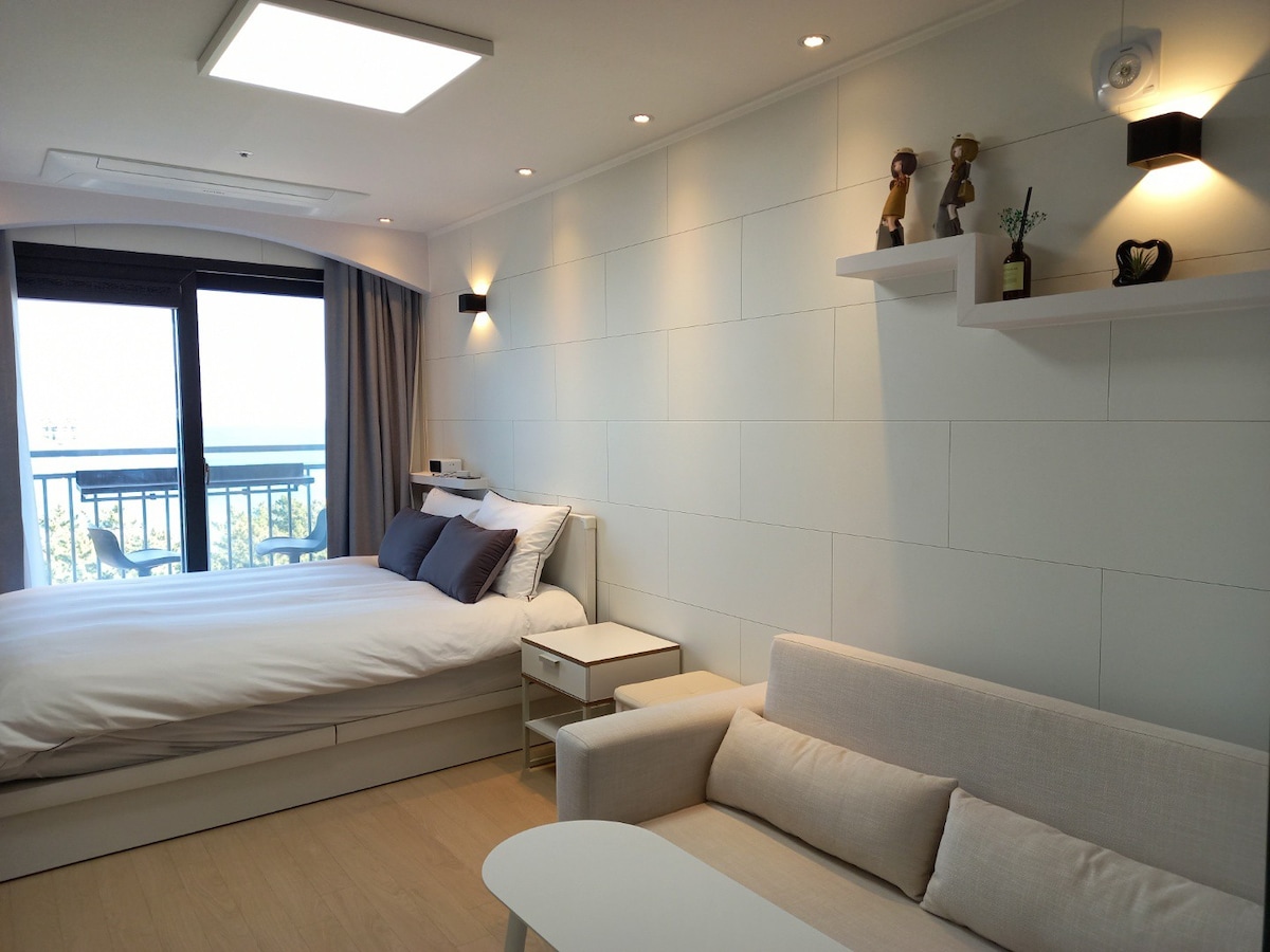束草海滩-最好的海景住宅#日出在床上