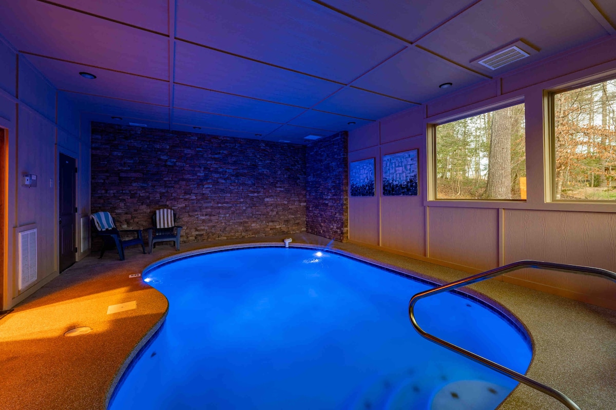 Modern Chalet, pool, Hot tub|Close to parkway