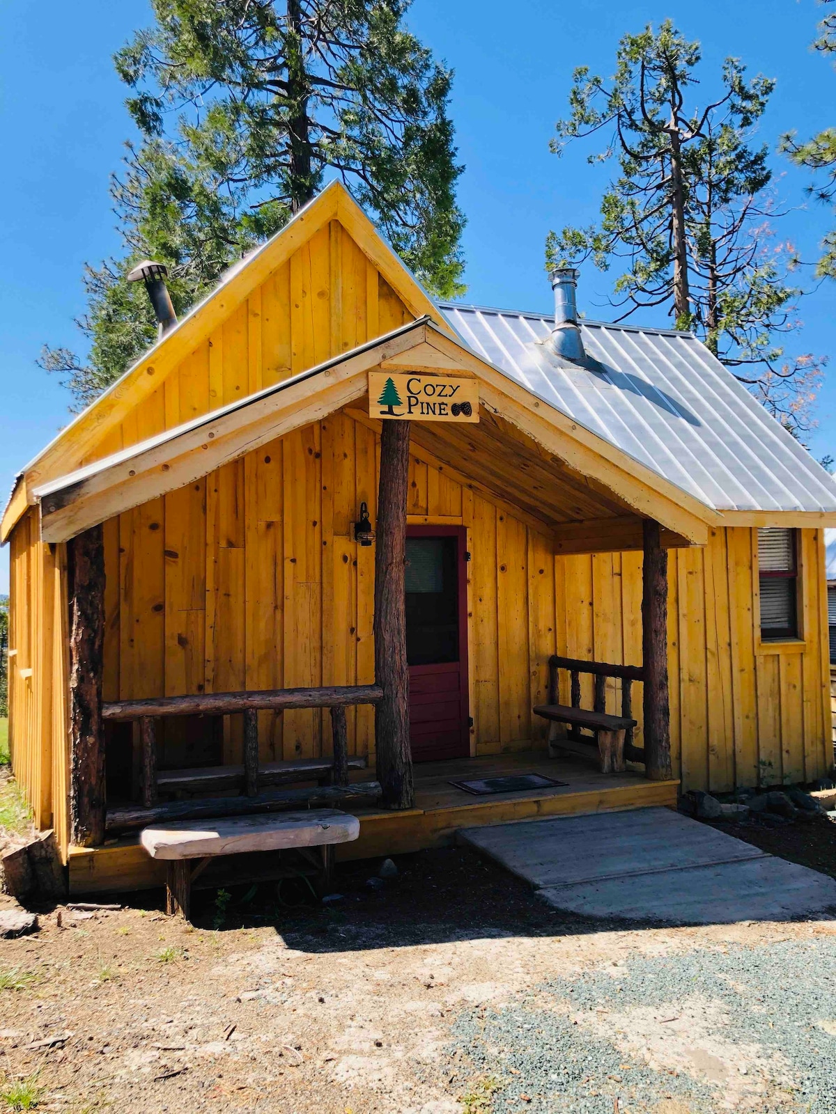 舒适的松树小屋