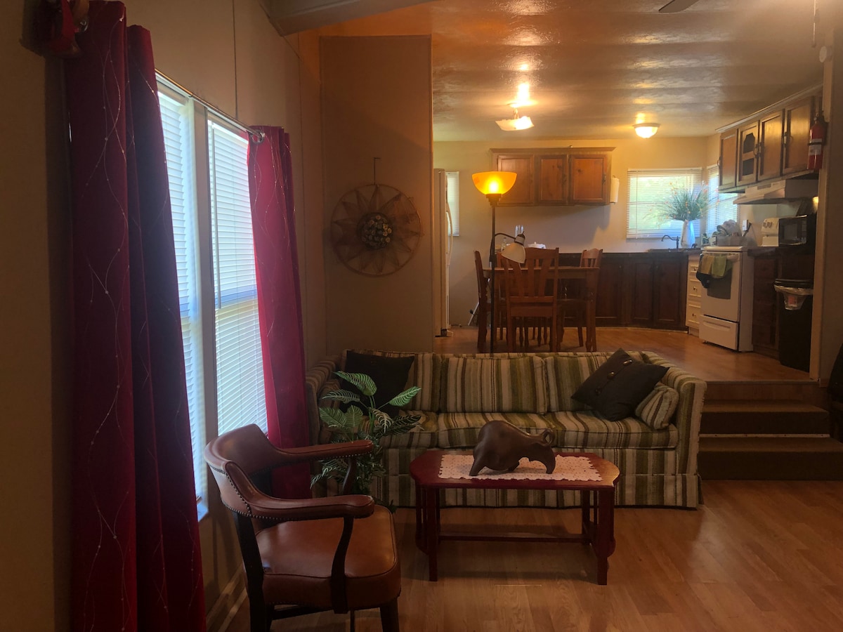 SERENITY: Huge 3BR 2bath w/wifi, fishing &fire pit