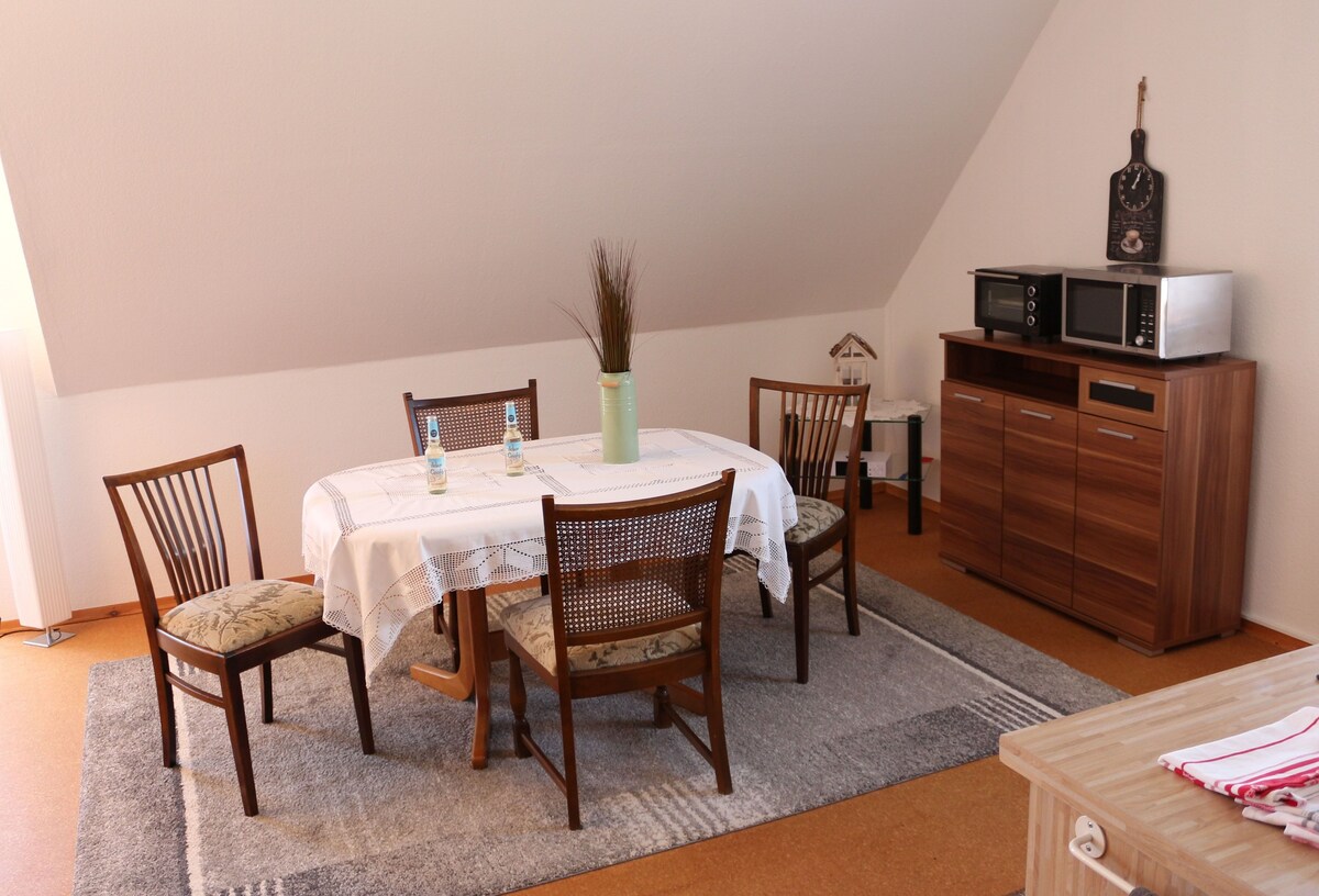 Ferienwohnung "Weitblick" (Habichtswald) -, Ferienwohnung "Weitblick", 98qm, 2 Schlafräume, Balkon, max. 3 Personen