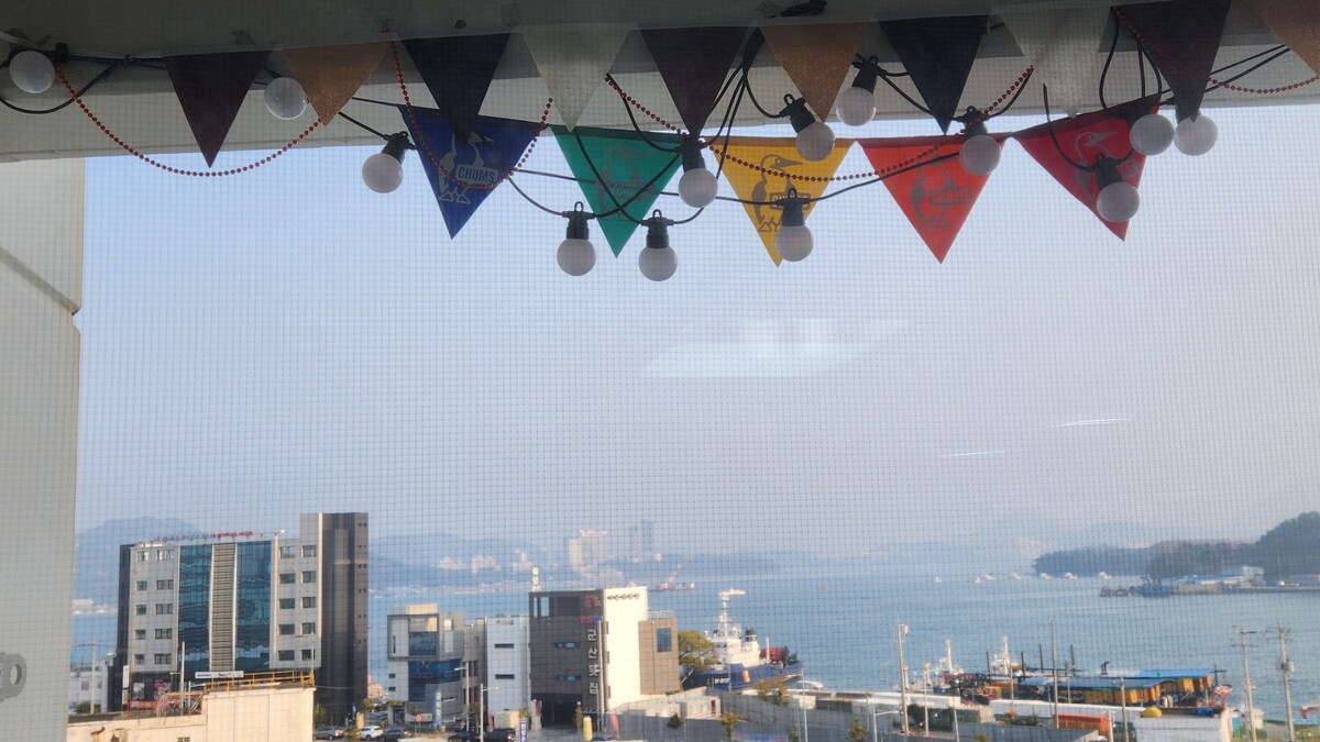 您还可以欣赏Toyane House的日出
在阳台上。您还可以看到游轮进出经度。