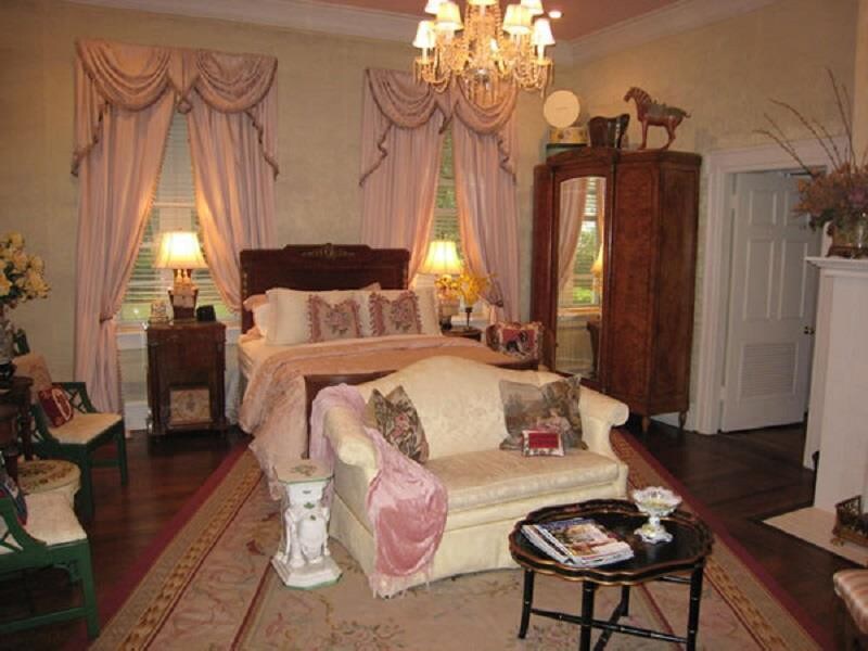 Belle Oaks Inn  - Boothe Bridal Suite