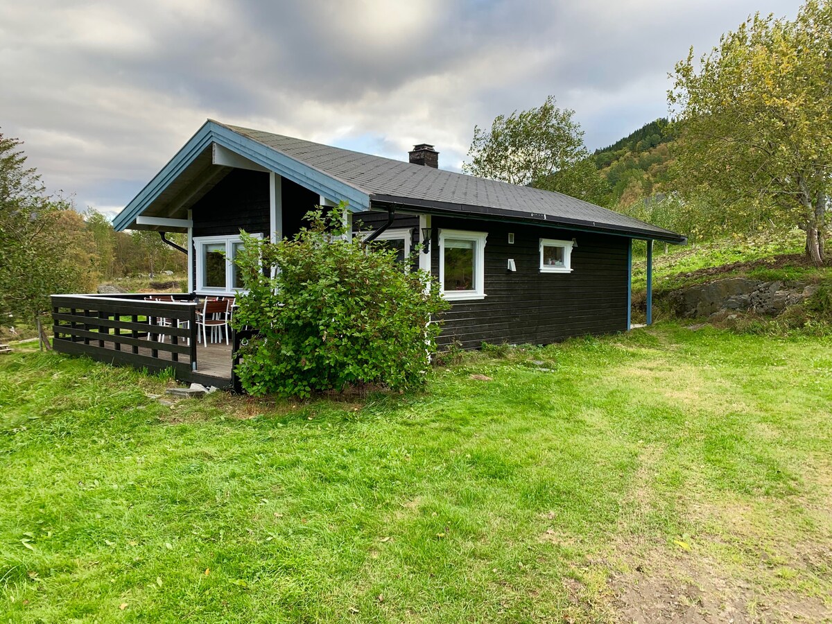 Hardangerfjord Cherry旁边的宽敞舒适小屋
