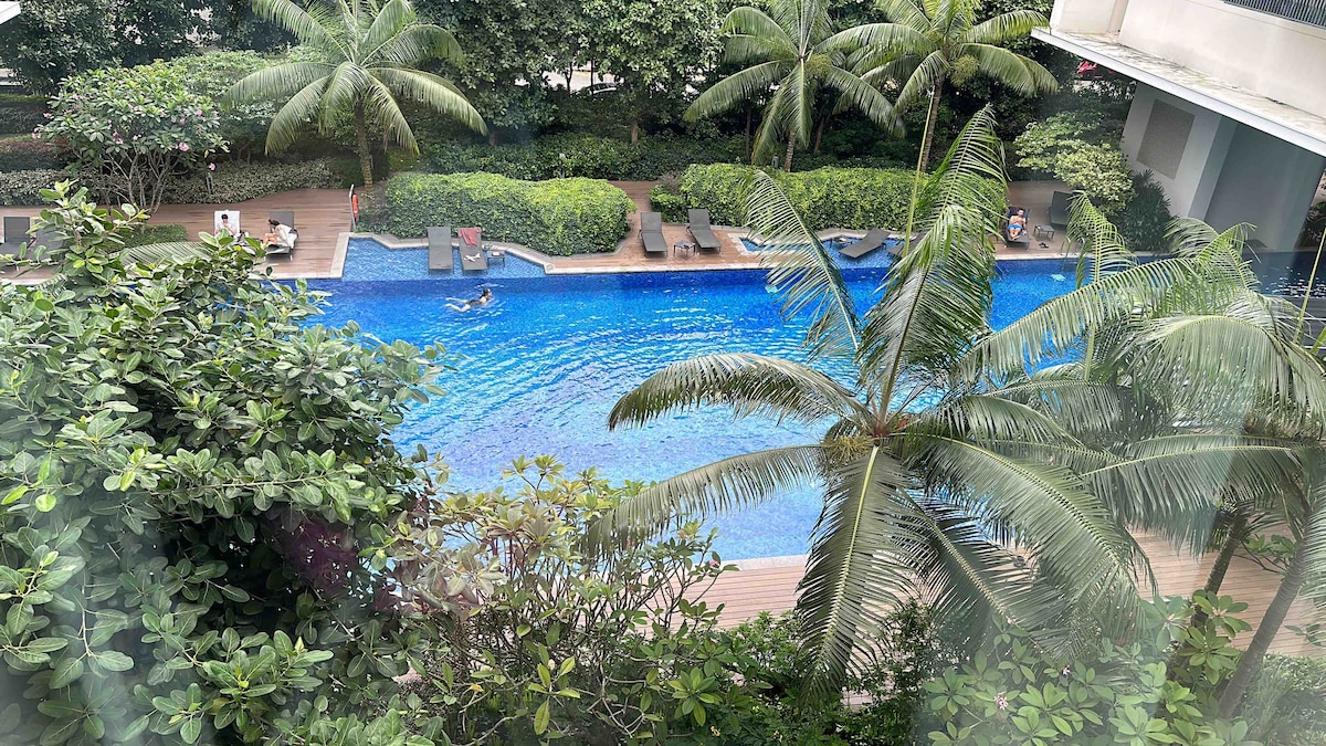 Town Studio - Pool View. Mins to attractions & MRT