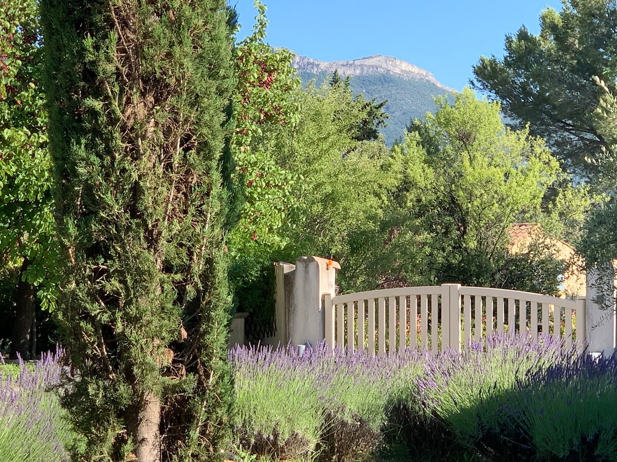 Villa avec piscine au calme proche Aix en Provence