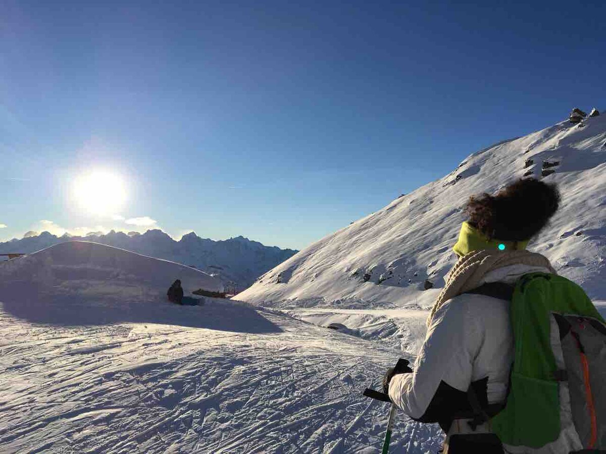 迷人的3.5间客房，非常居中，距离滑雪场1小时路程