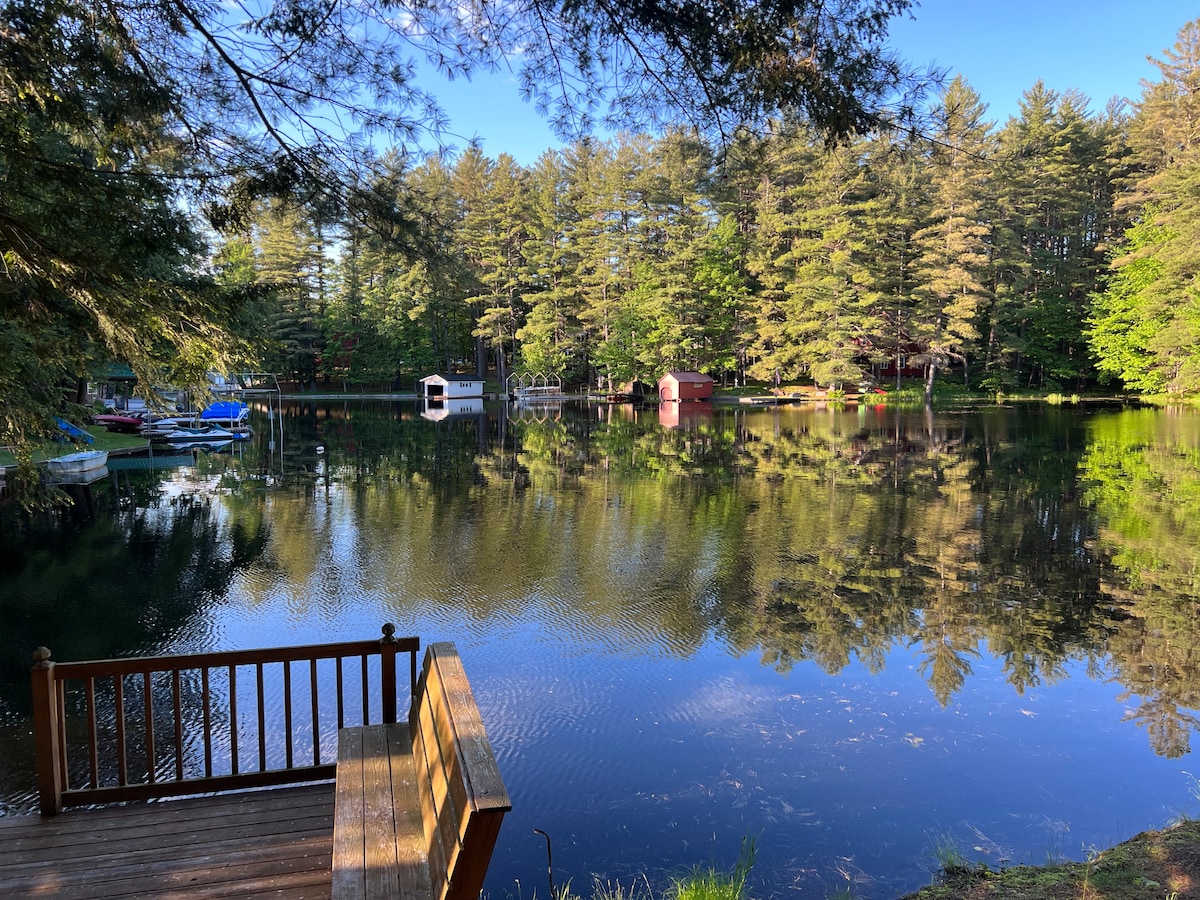 Brantingham - 2 bedroom Waterfront ADK Cottage