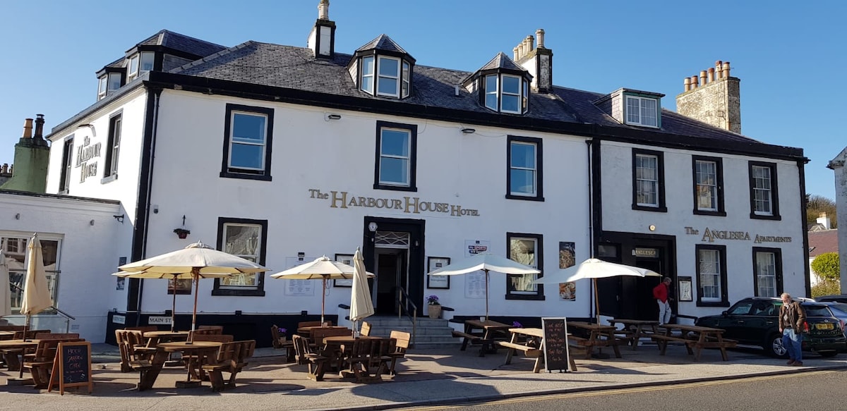 The Harbour House Hotel