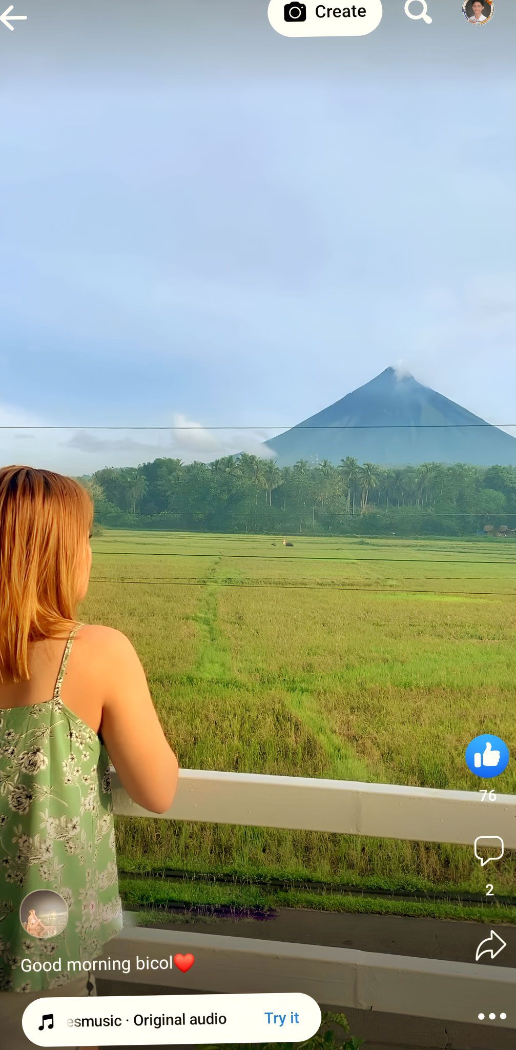 Balay sa Bulod （太阳能， Mt. Mayon景观）