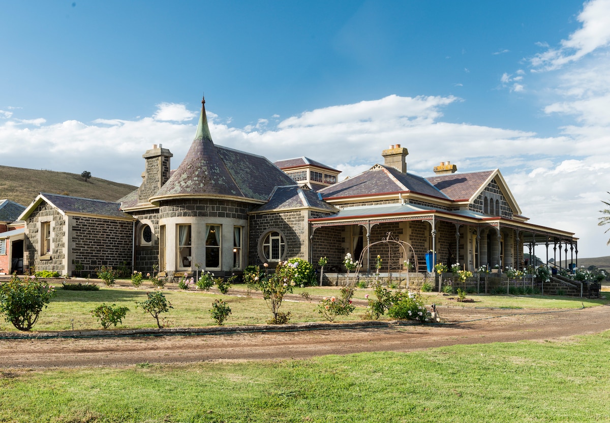 Maids Quarters - Coragulac House Cottages