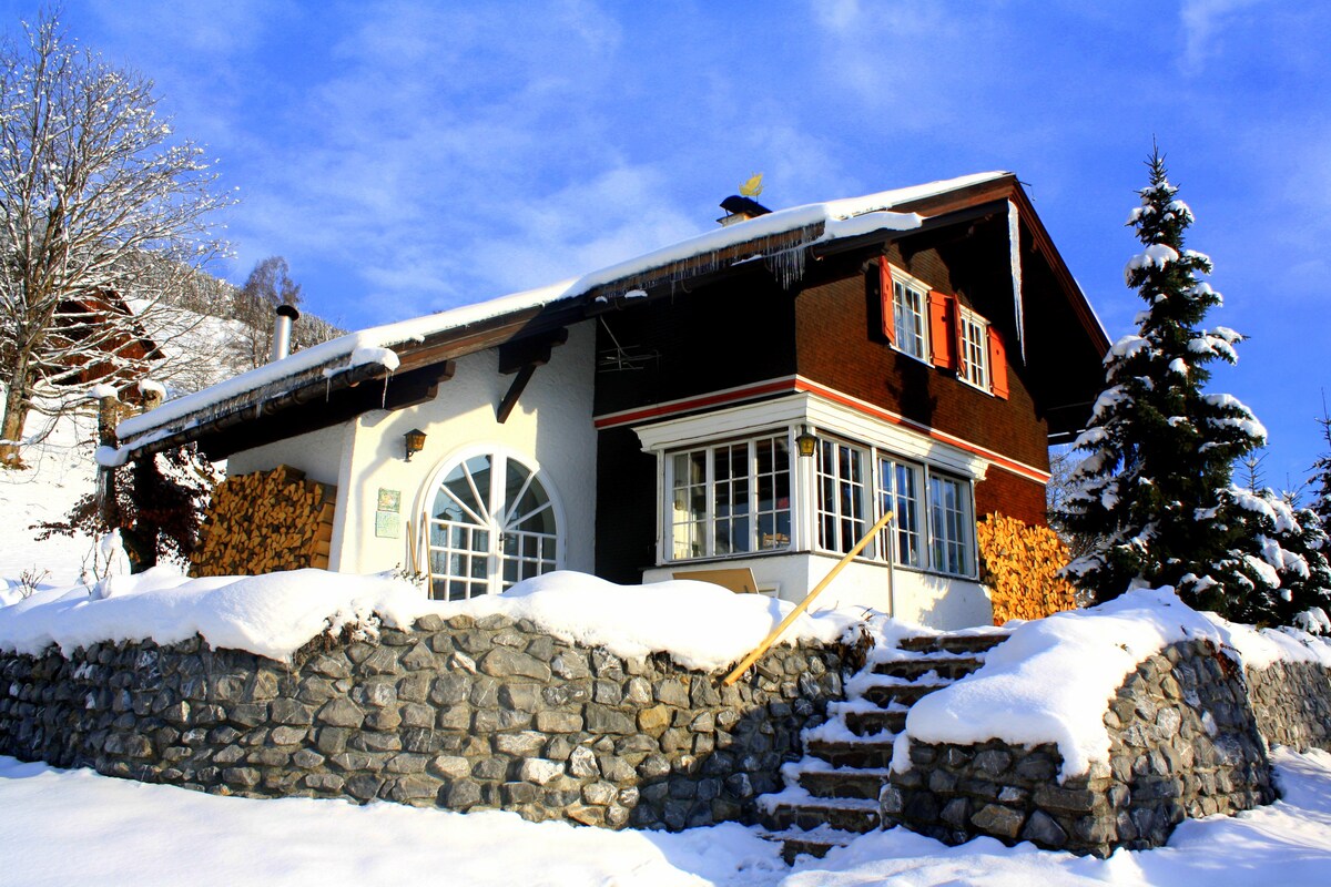 Haus Sonneck -可欣赏全景山景的高山度假木屋