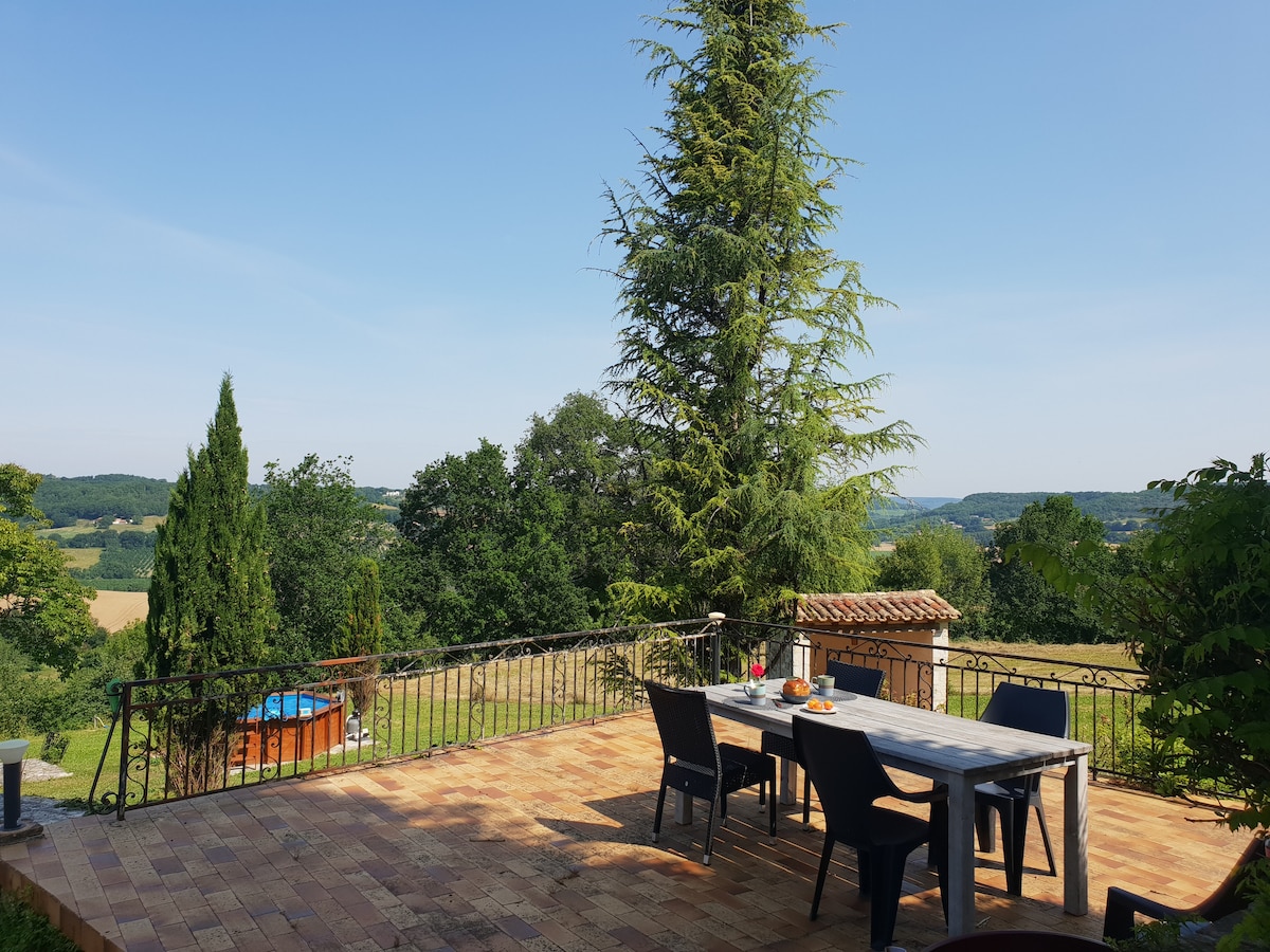 Gîte, terrasse avec vue panoramique au calme