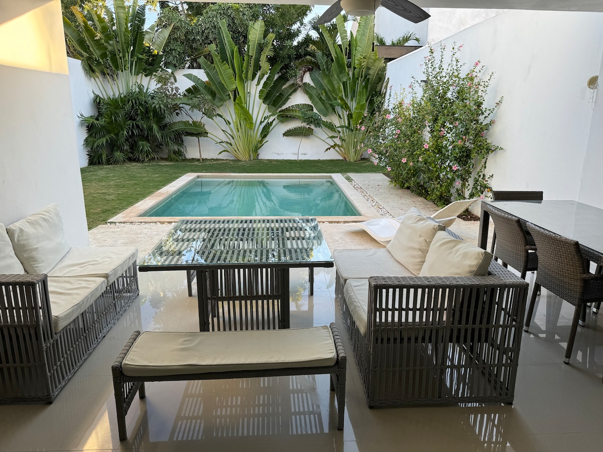 Hermosa y moderna casa con Piscina en Merida.