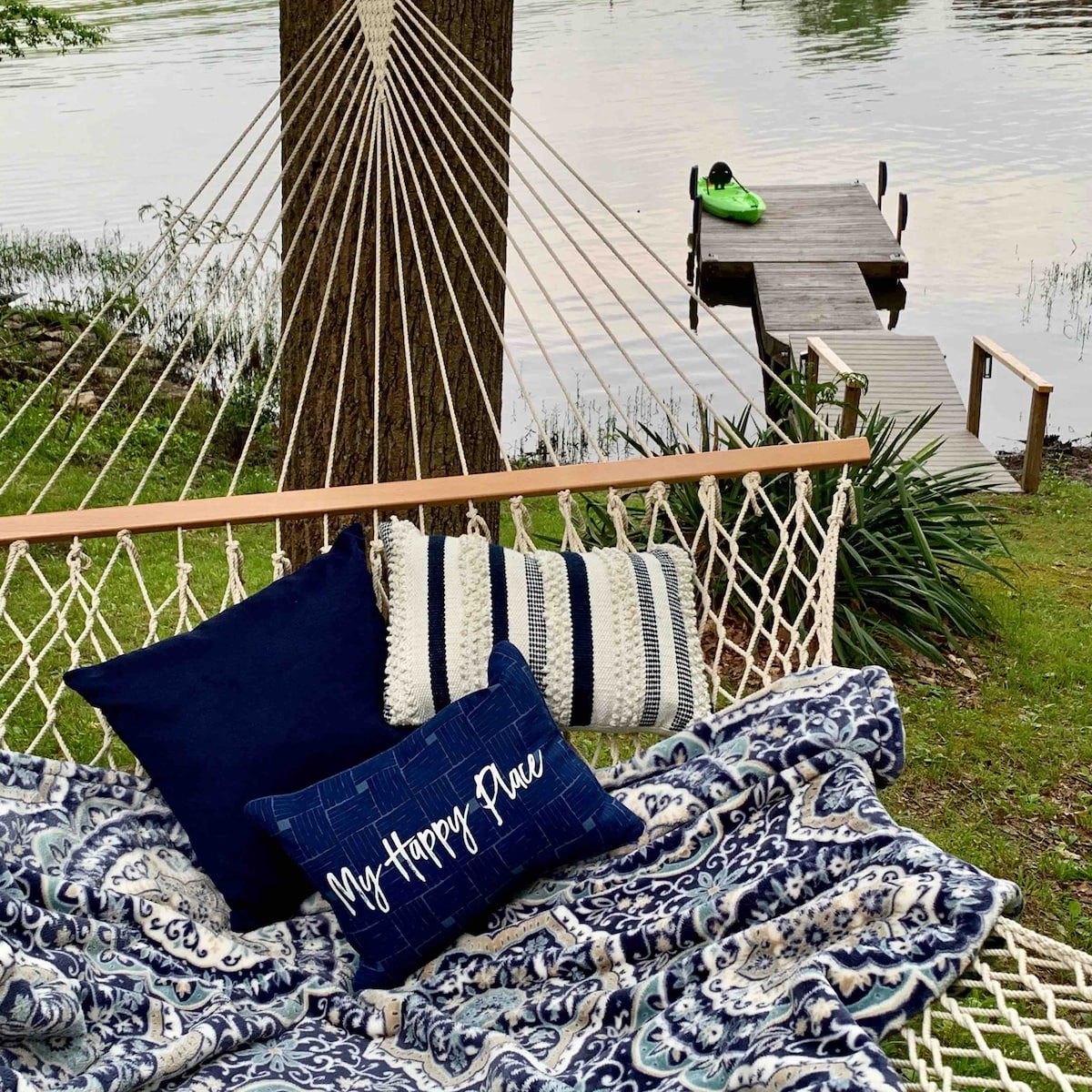 Charming Lakefront A-Frame with 4 Adult Kayaks