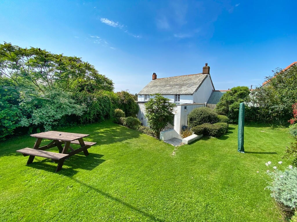 Cornish cottage by the sea