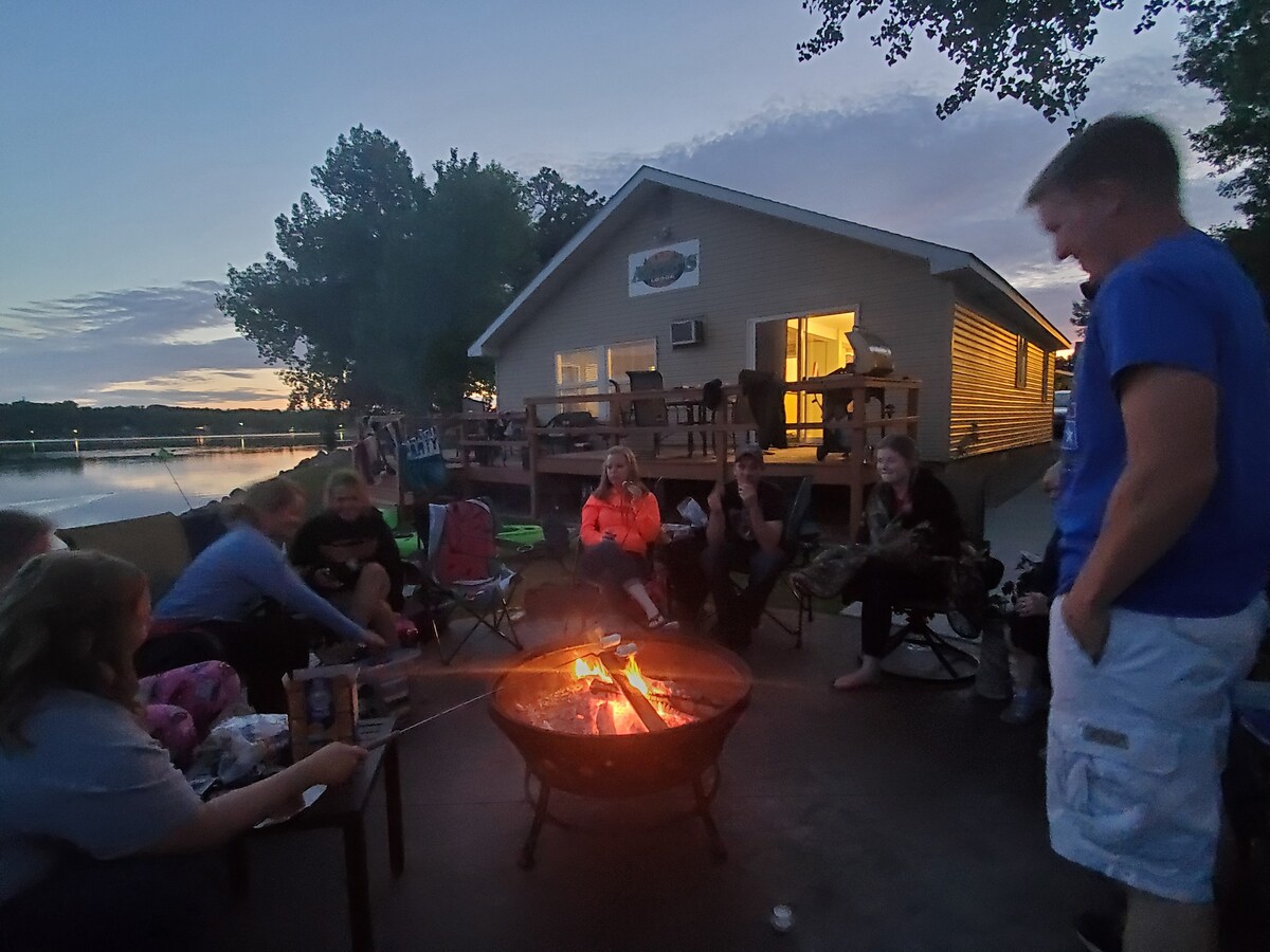 Artie 's Lodge on Big Stone Lake