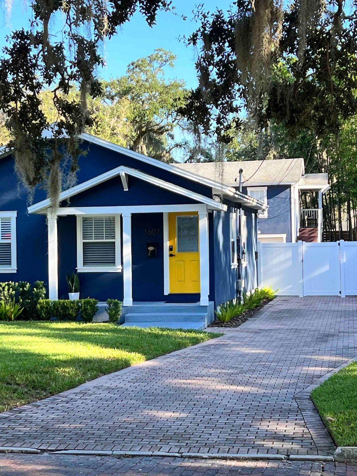 Bamboo Bungalow II  in Colonialtown