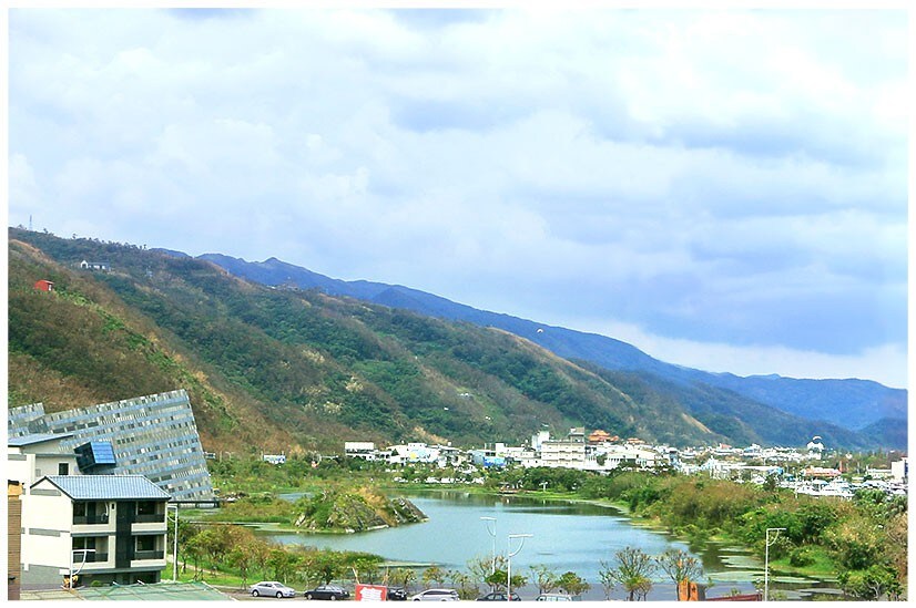 向日葵(Sunflowers)近蘭陽博物館及烏石港,可以看到海港及太平洋龜山島,可包棟