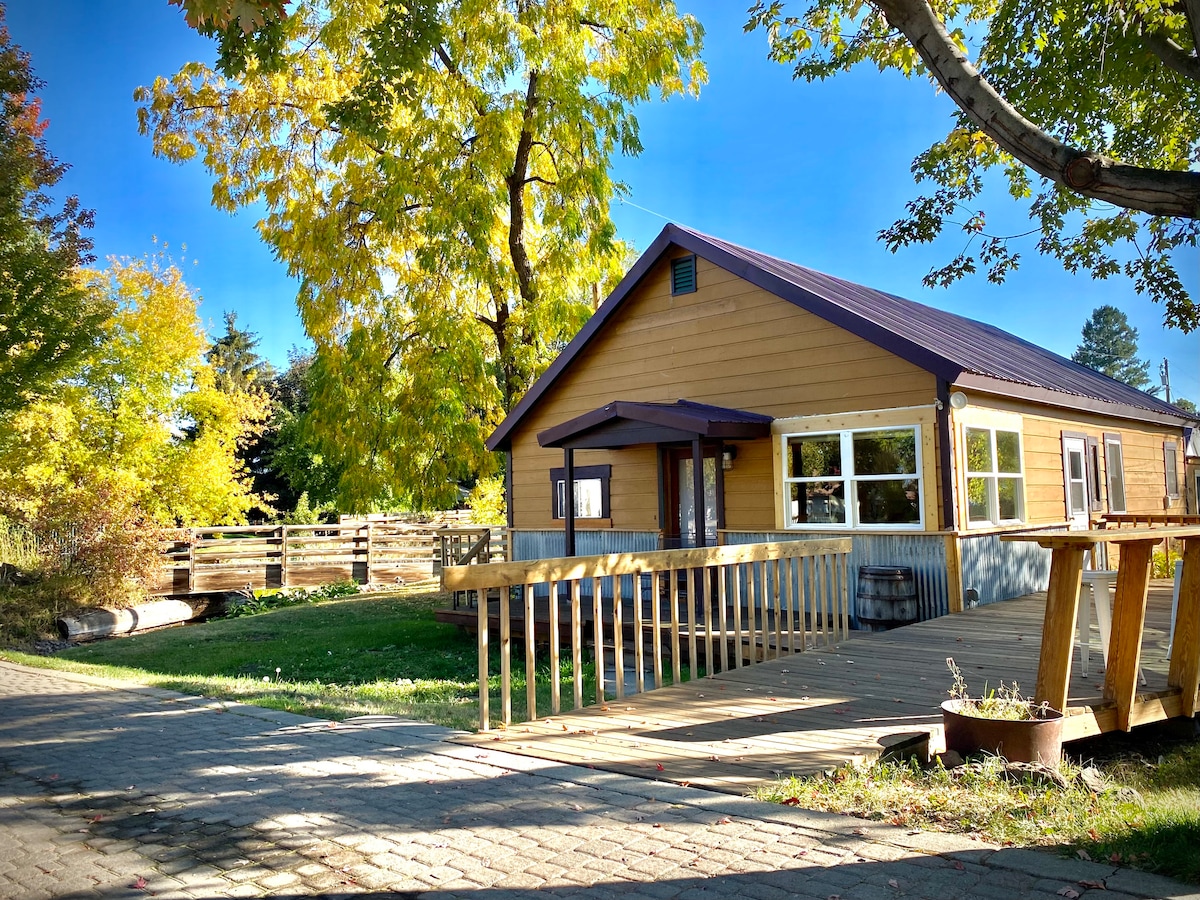 Creekside, Great Views, In Heart of Downtown