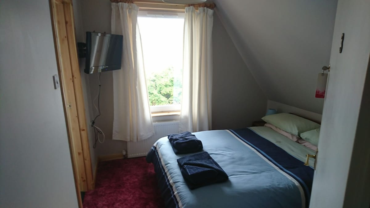 No 9 Stormyhill Room 3