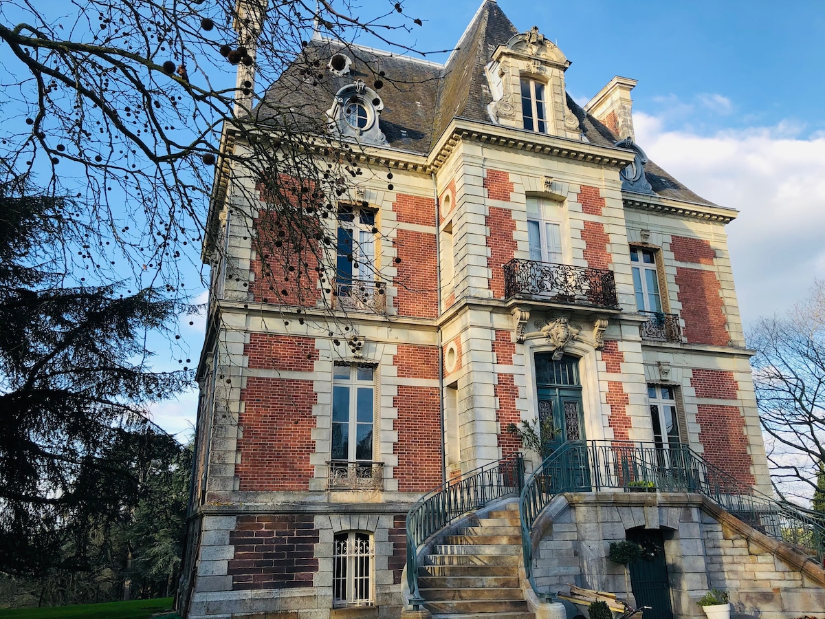 在Château de Janzé - Bleu提供住宿和早餐