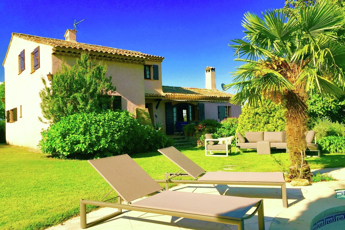 Scenic villa in Tanneron with pool