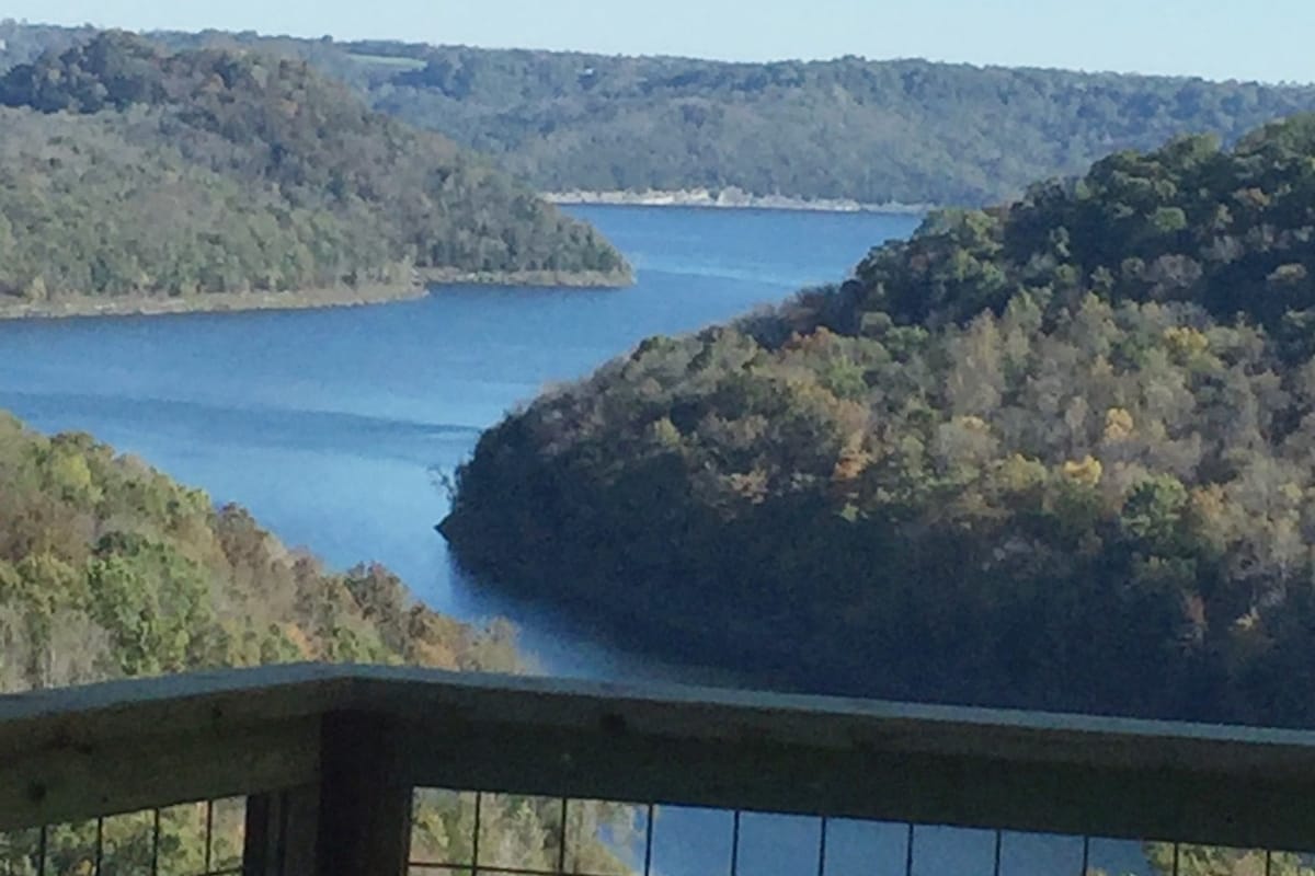 位于中心山湖（ Center Hill Lake ）的「几乎天堂」，宠物友好！