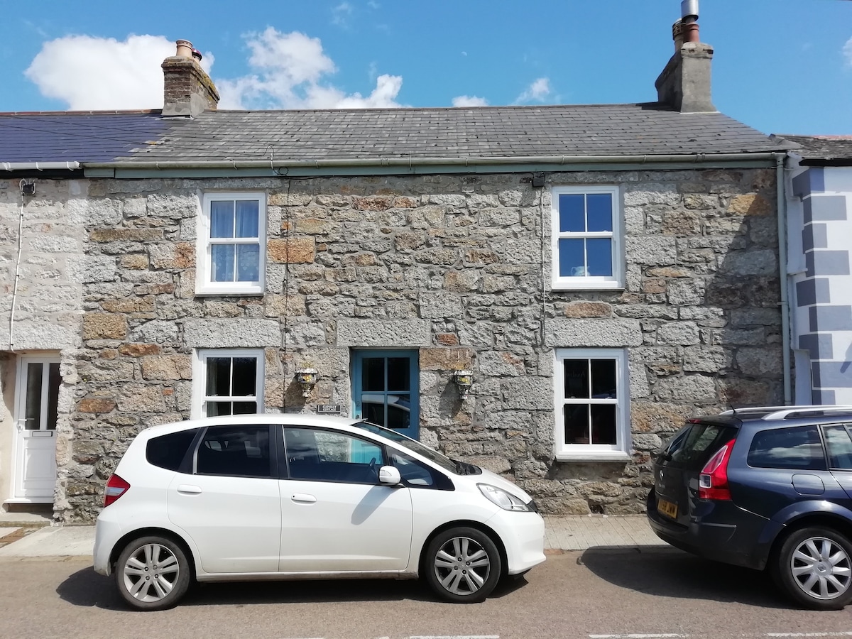 Cosy granite cottage just a mile from Mousehole