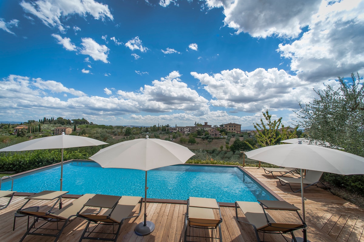 Exclusive Villa Santa Chiara pool relax Siena