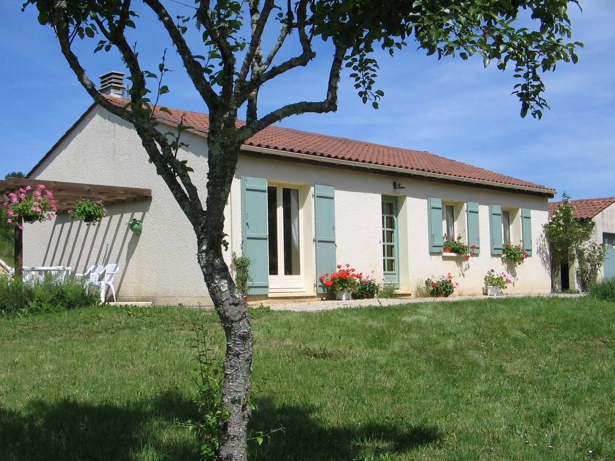 Domme-5 beds-6p+pool+parking-WiFi-TV