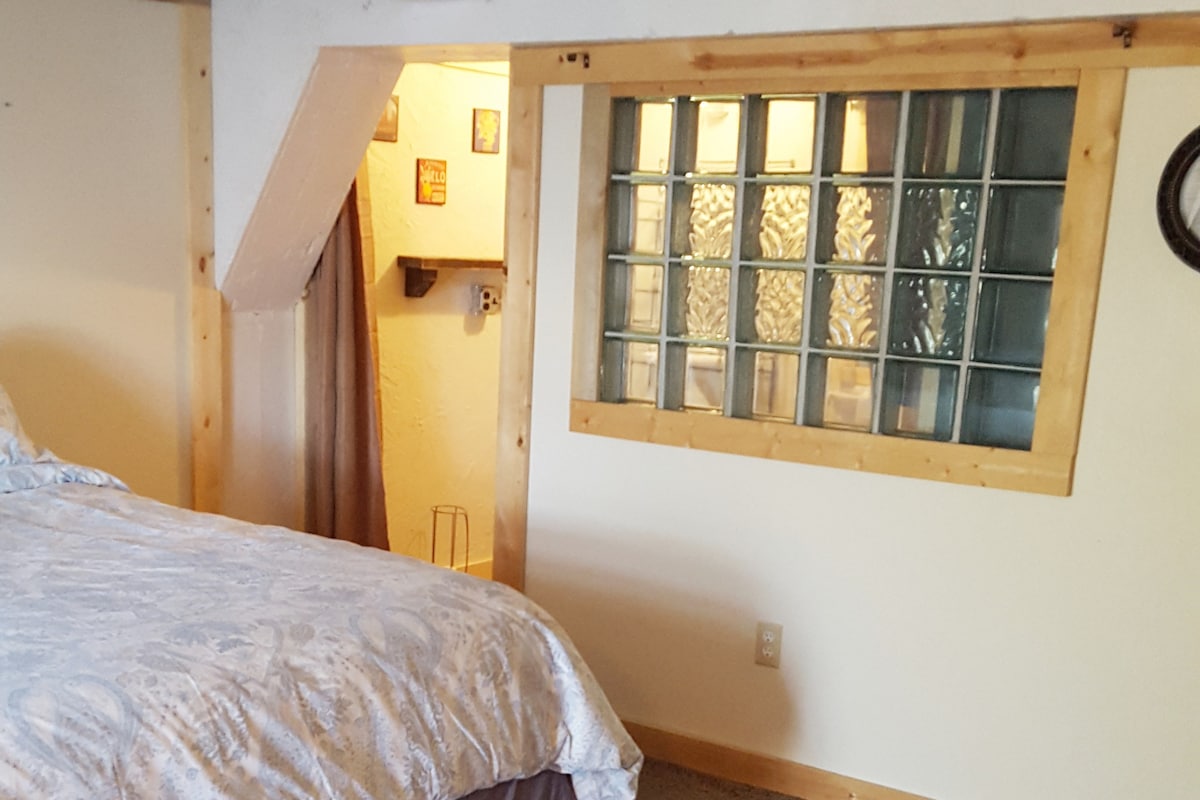 Cozy King Suite In The Historic Flour Mill