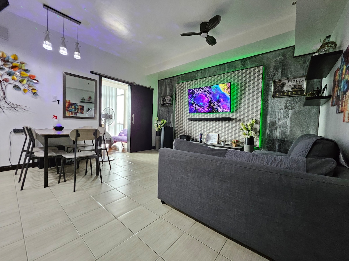 Makati Airbnb With Surround Sound Karaoke