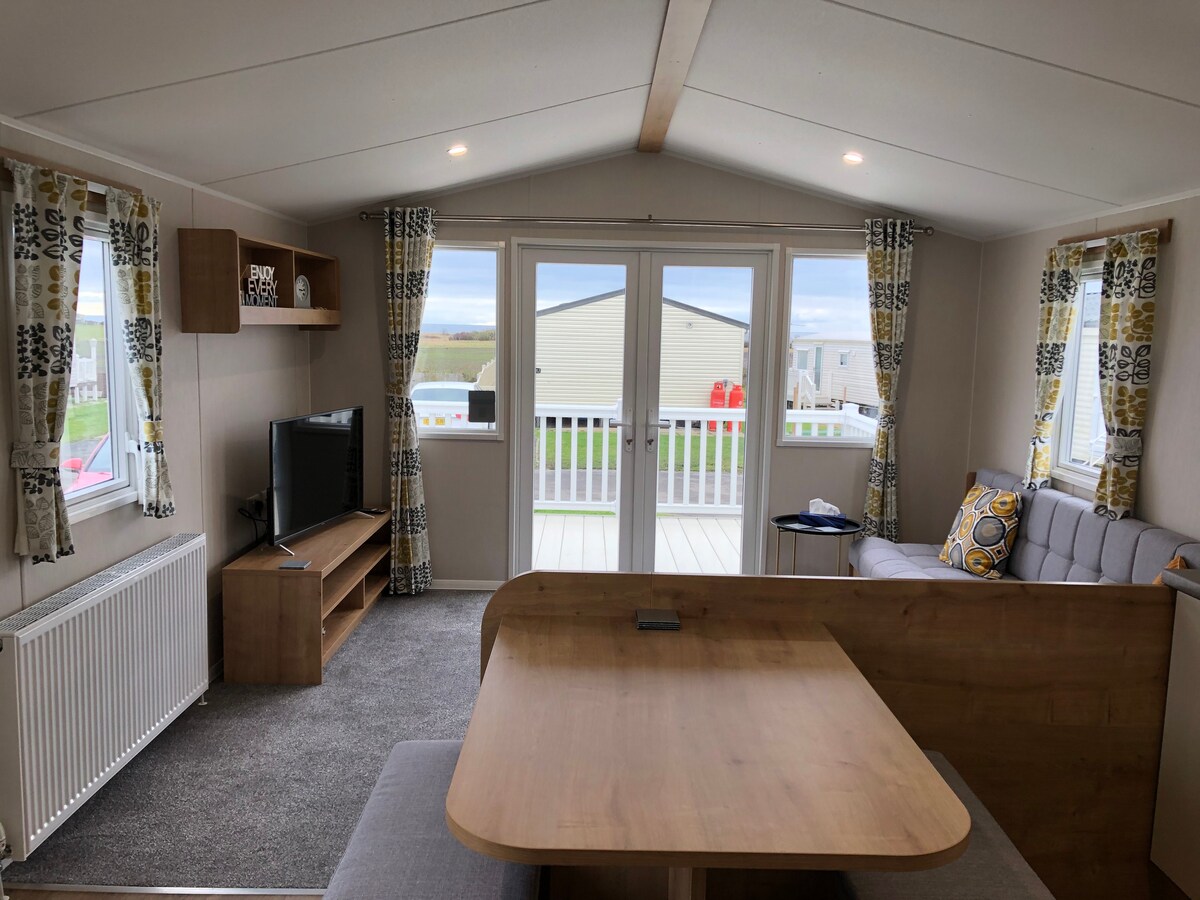 Whitley Bay 4 Berth Luxury Caravan