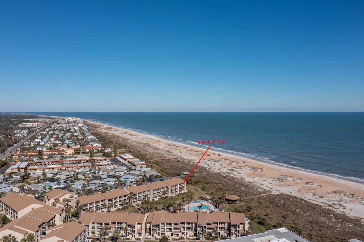 luxurious oceanfront condo amazing views! King bed